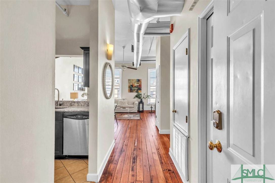 105 Whitaker Street - Photo 1