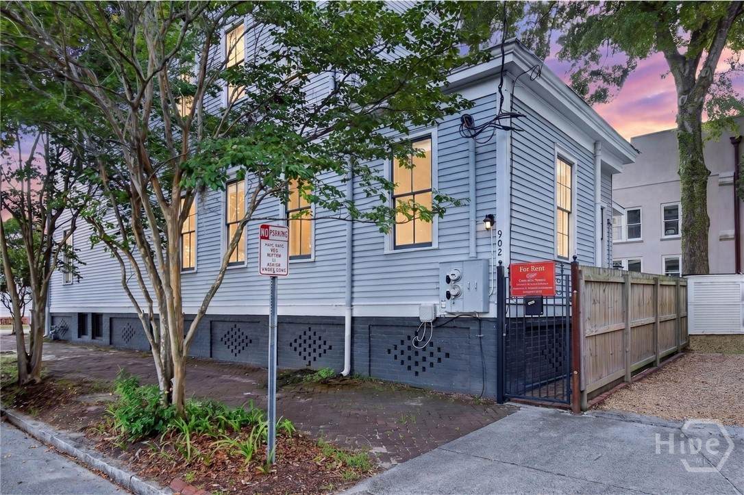 902 Barnard Street - Photo 1