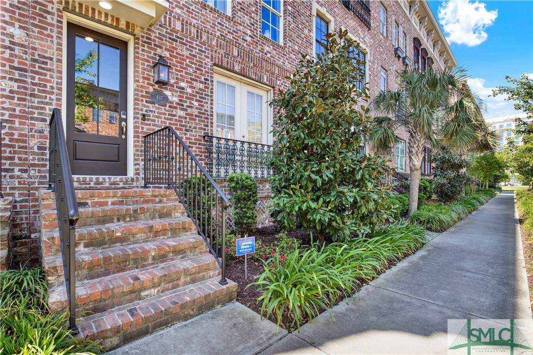 437 Port Street - Photo 1