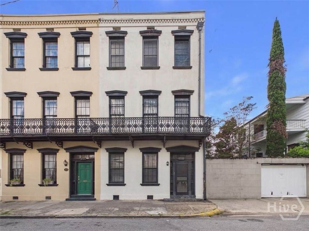 307 York - Photo 1