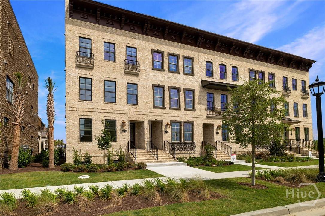 356 Eastern Wharf Avenue - Photo 1