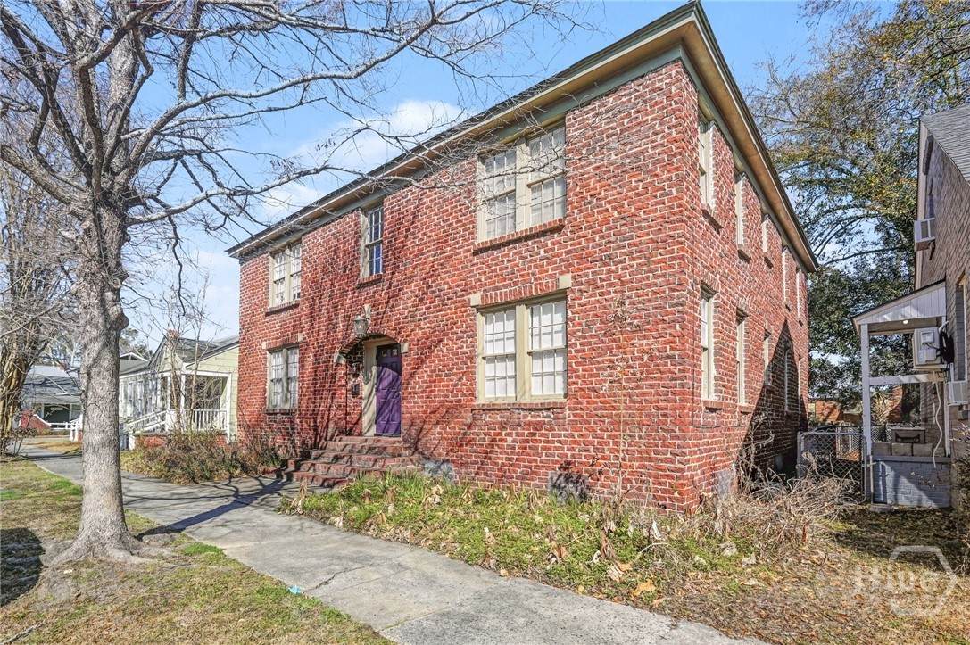 910 35th Street - Photo 1