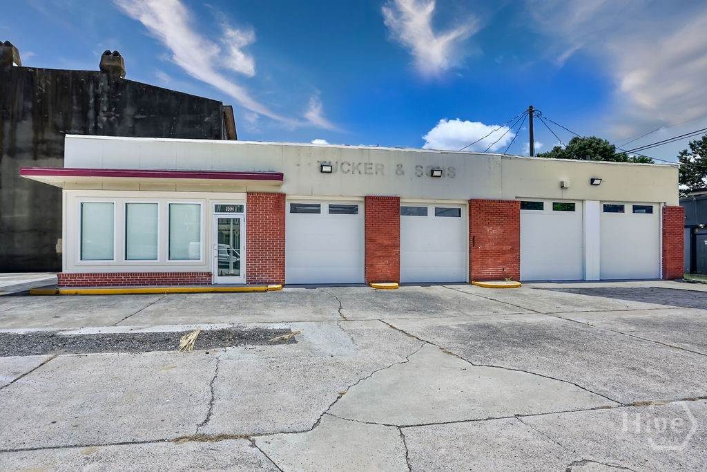 902 Montgomery Street - Photo 1