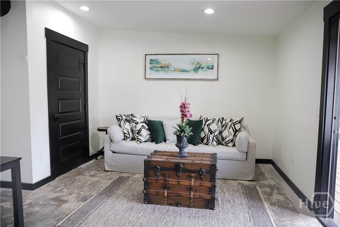 712 Laurel Street - Photo 1