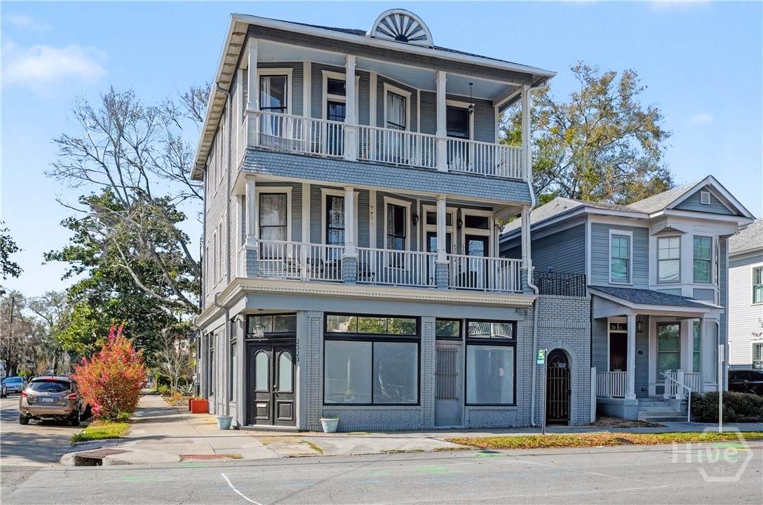 2323 Barnard Street - Photo 1
