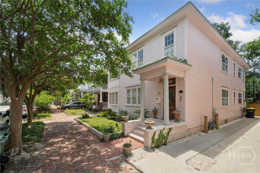 211 40th Street - Photo 1