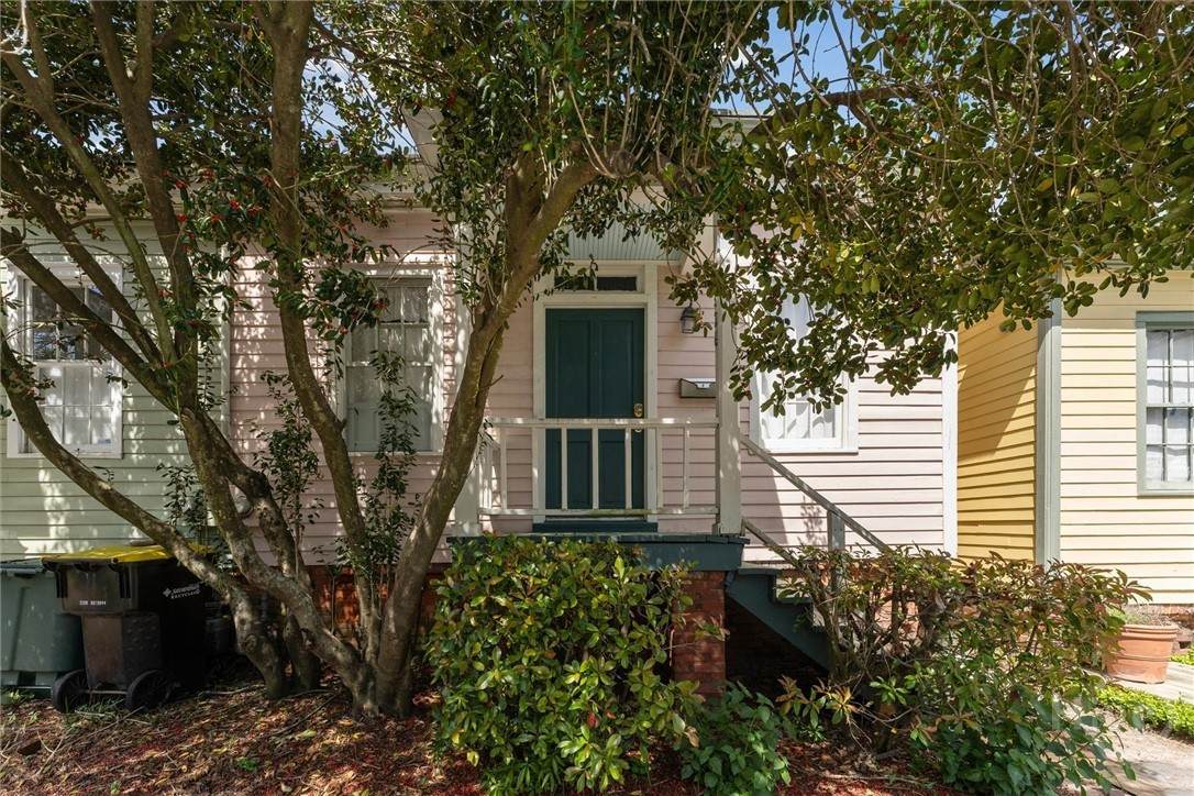 526 Charlton Street - Photo 1