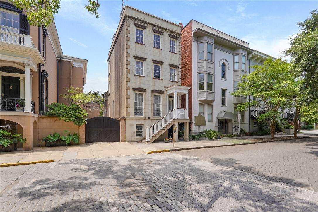 207 Charlton Street - Photo 1