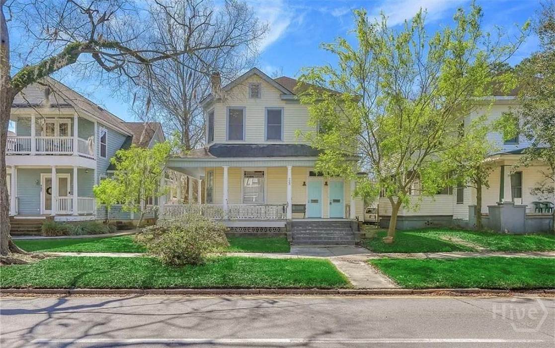 723 Henry Street - Photo 1
