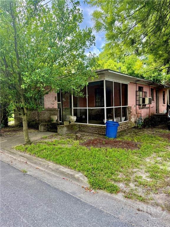 1213 Graydon Street - Photo 1