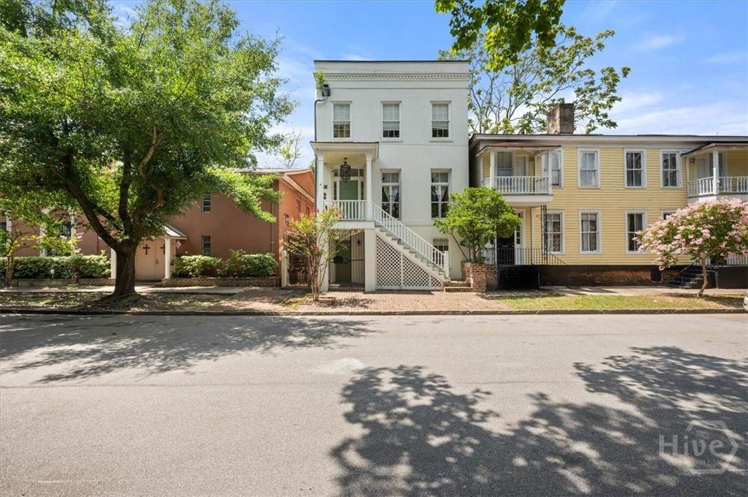 205 Huntingdon Street - Photo 1