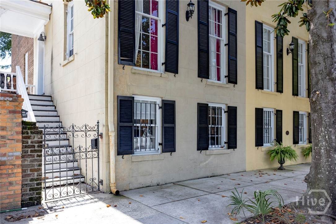 512 Barnard Street - Photo 1