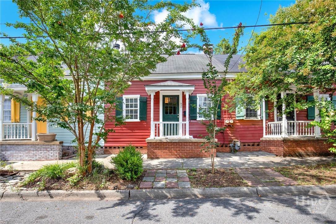 533 Gordon Street - Photo 1