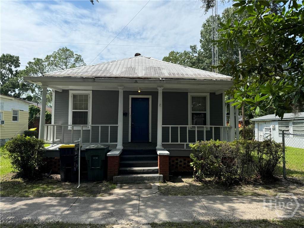 737 37th Street - Photo 1