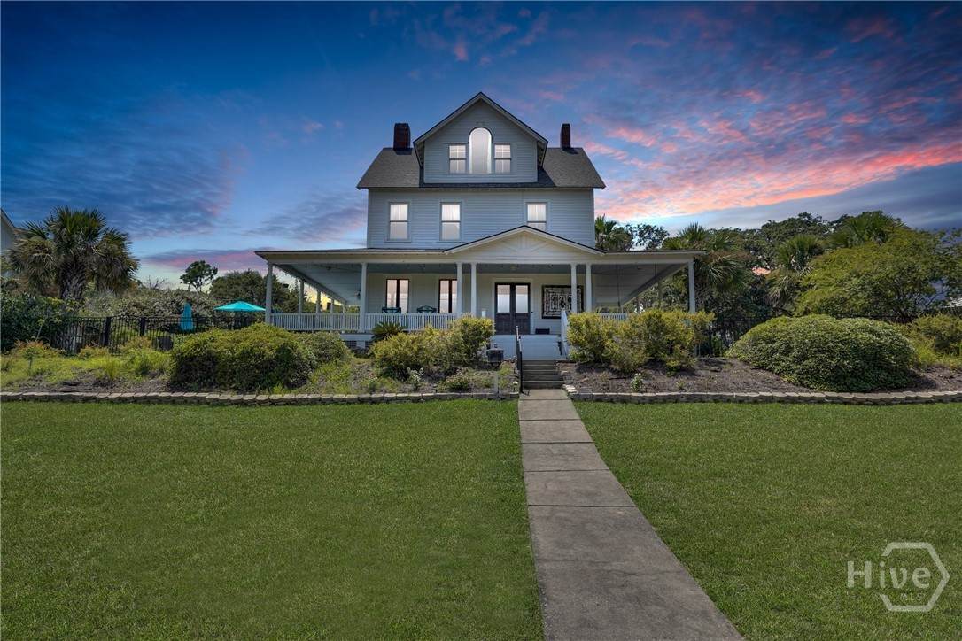 21 Officers Row - Photo 1