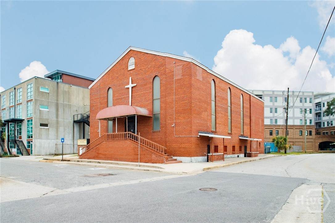 535 Berrien Street - Photo 1