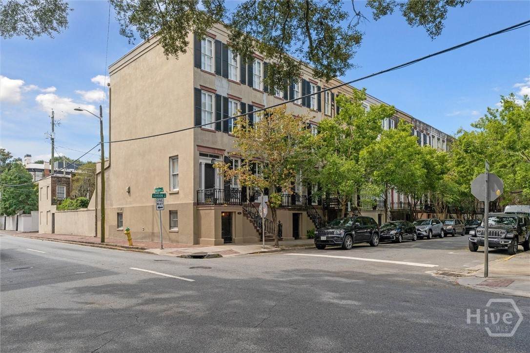 103 Gordon Street - Photo 1
