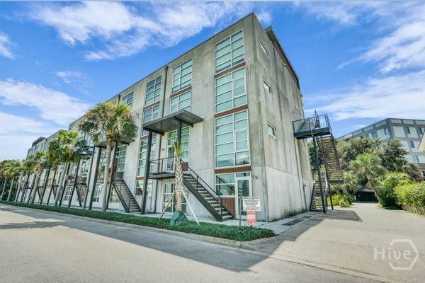 555 Berrien Street - Photo 1