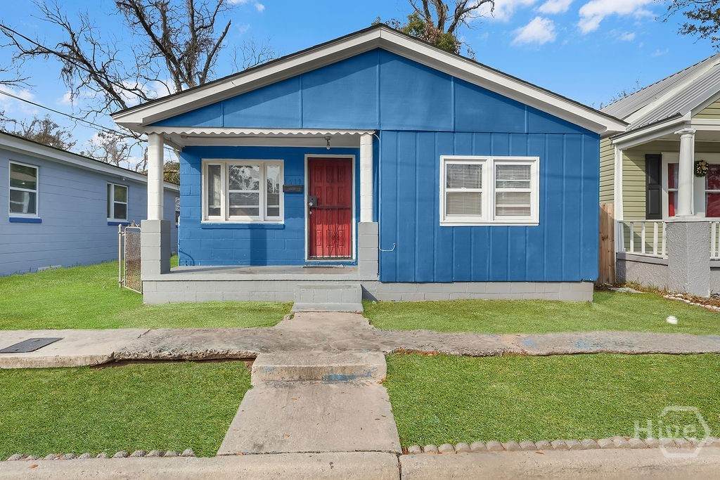 1513 Vine Street - Photo 1