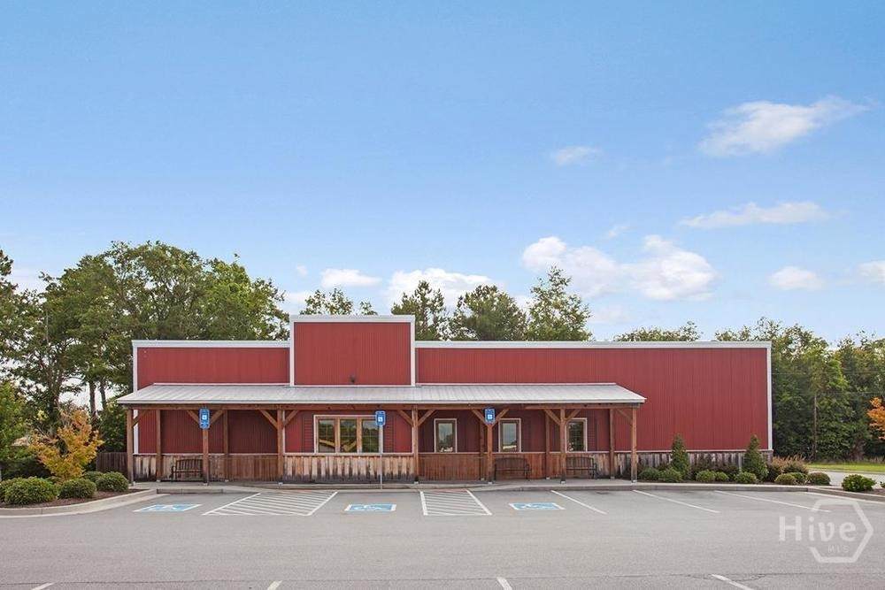 762 Veterans Parkway - Photo 1