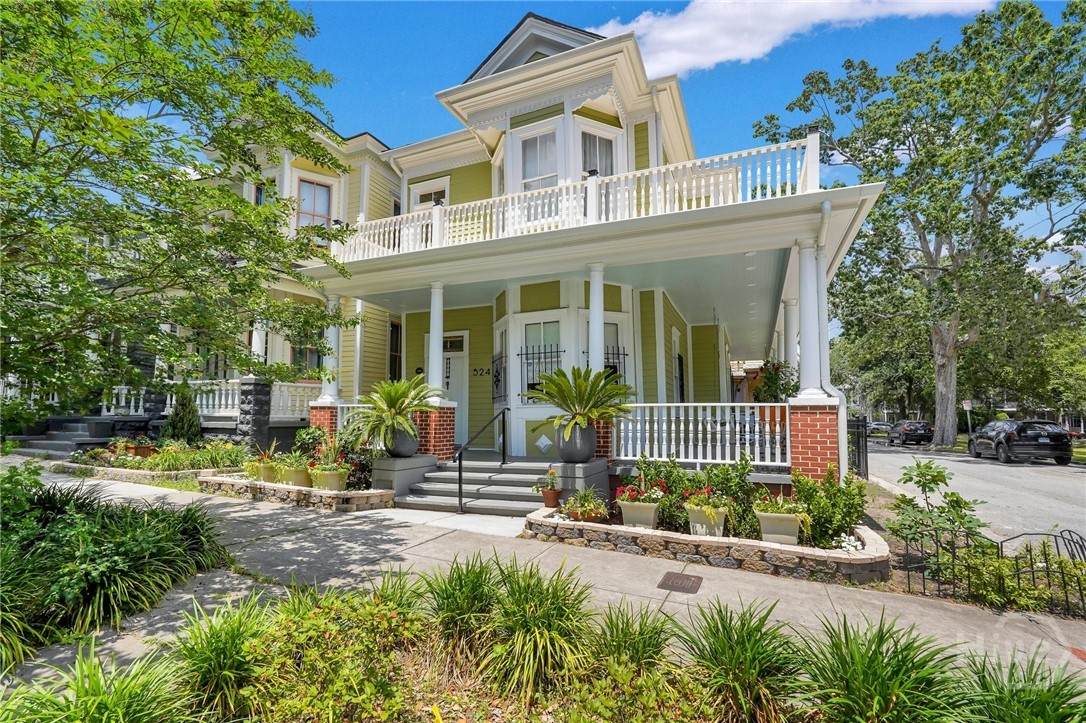 524 Henry Street - Photo 1