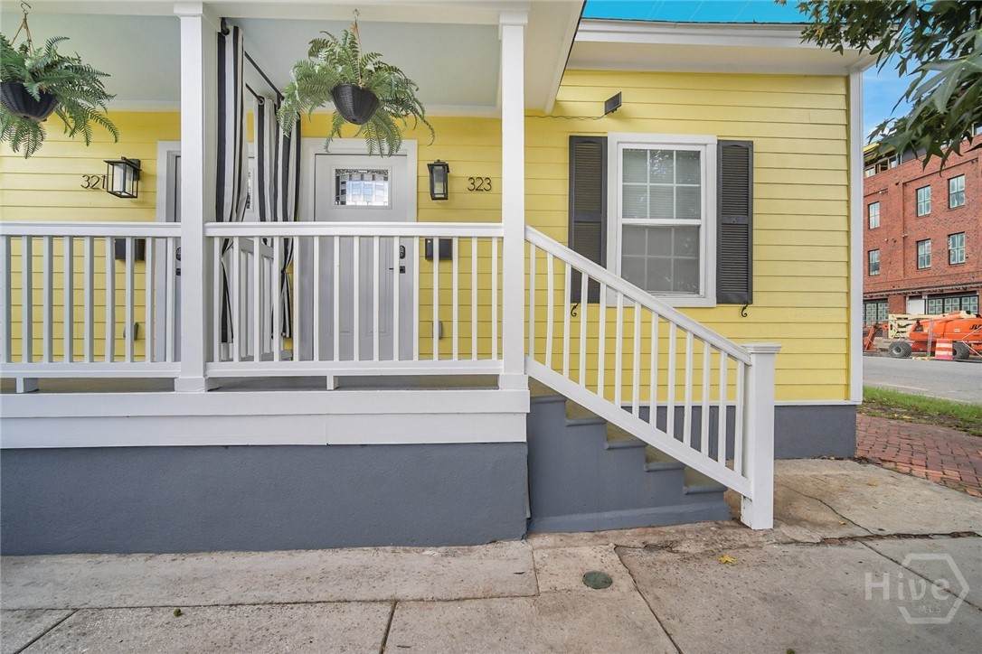 323 31st Street - Photo 1