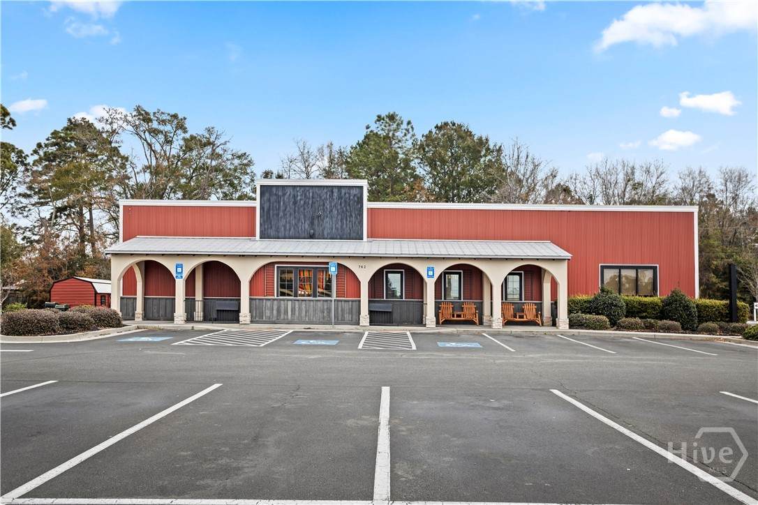 762 Veterans Parkway - Photo 1