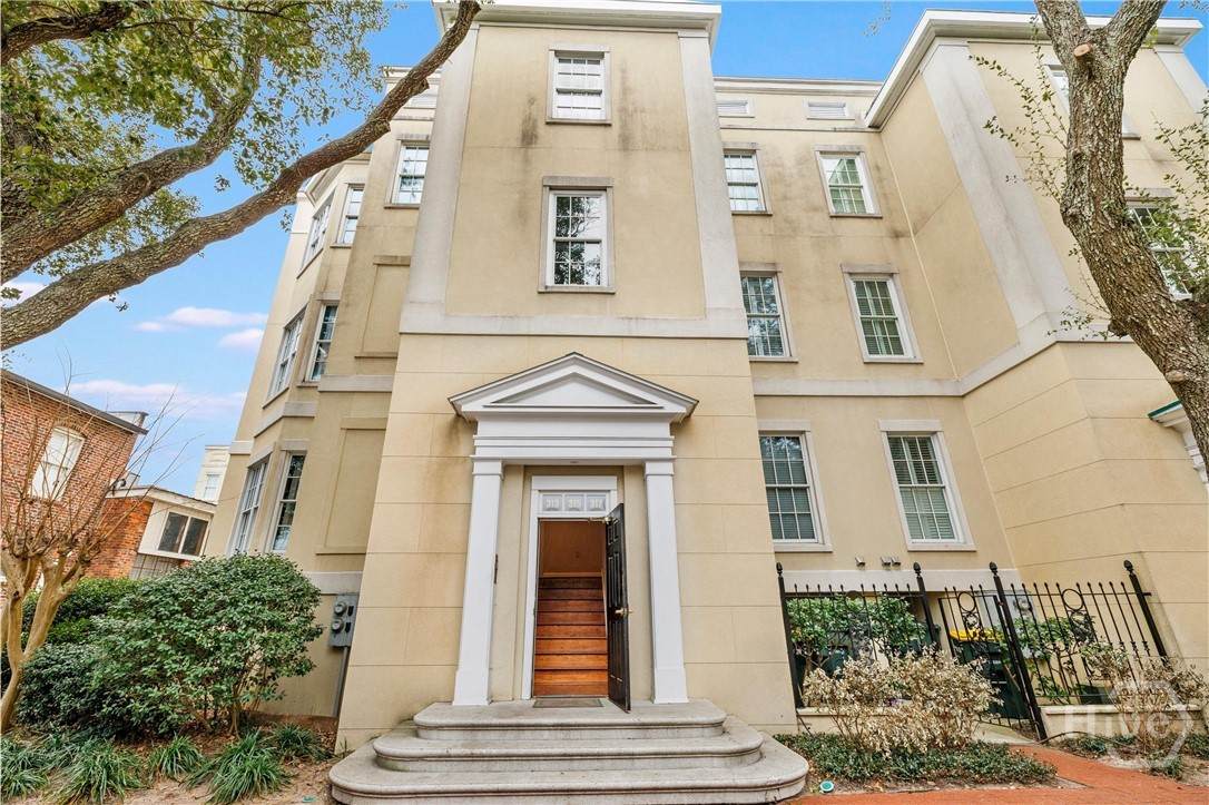317 Charlton Street - Photo 1
