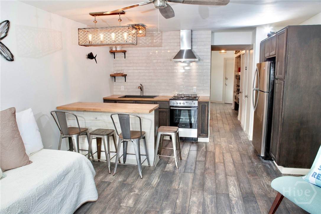 1217 Bay Street - Photo 1