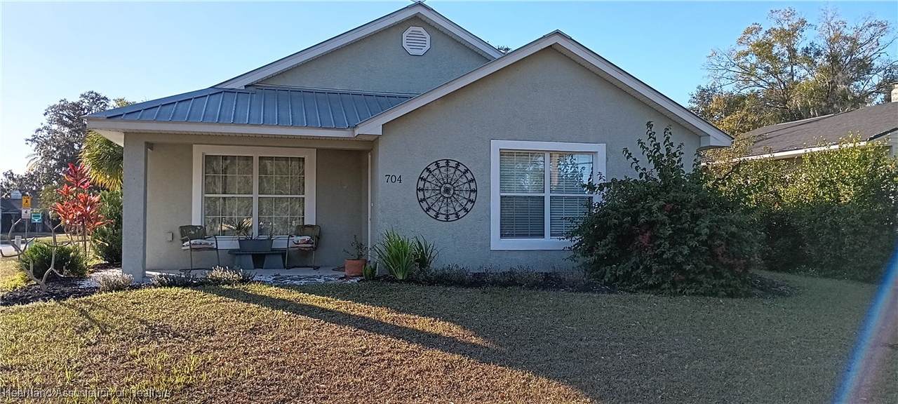 704 Florida Avenue - Photo 1