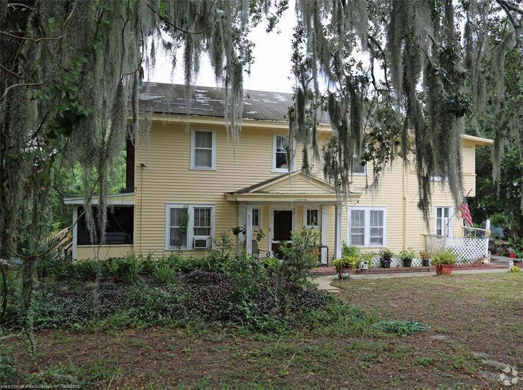 1621 Lakeview Drive - Photo 1