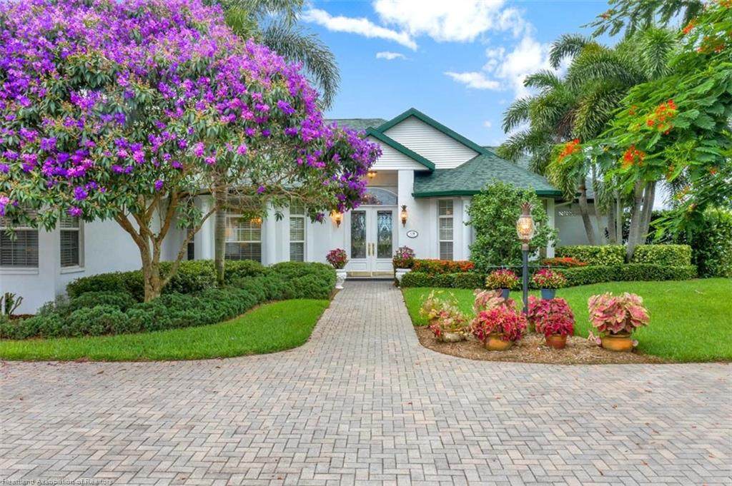 528 Sunset Pointe Drive - Photo 1