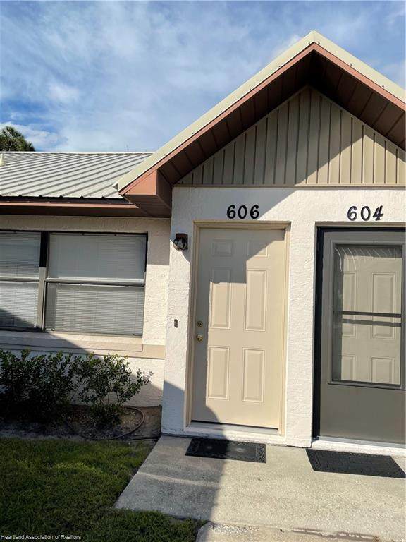 606 Villaway - Photo 1