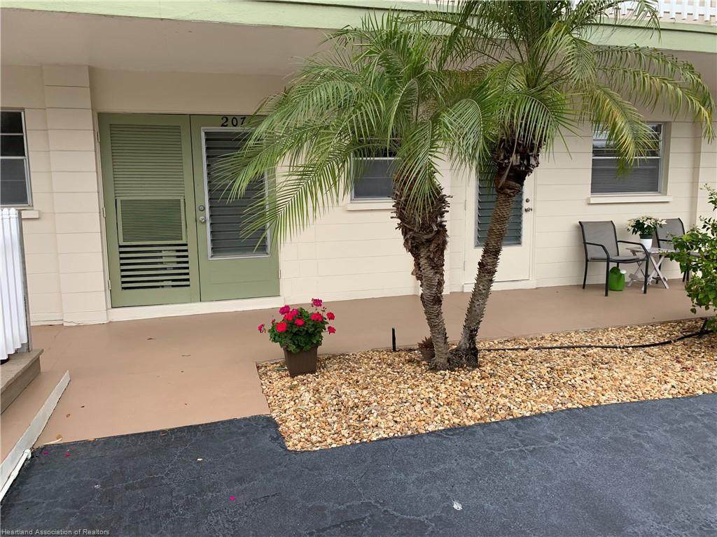 1801 Lakeview Drive - Photo 1