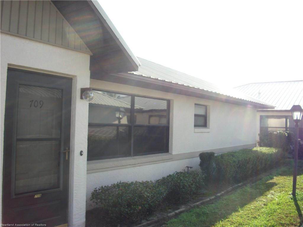 709 Villaway - Photo 1