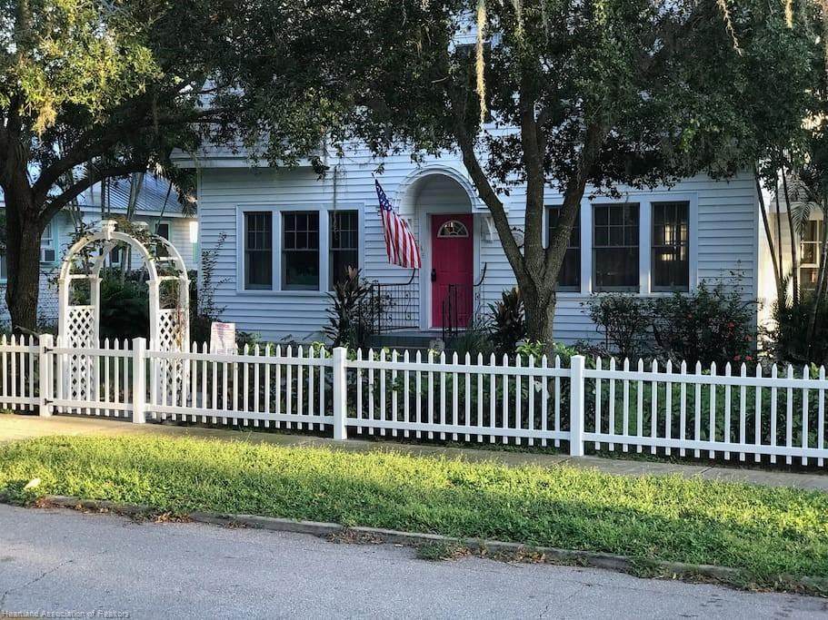 882 Eucalyptus Street - Photo 1