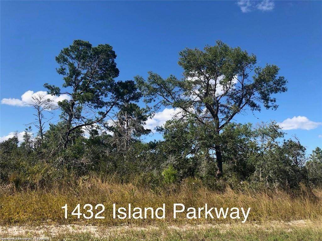 1432 Island Parkway - Photo 1