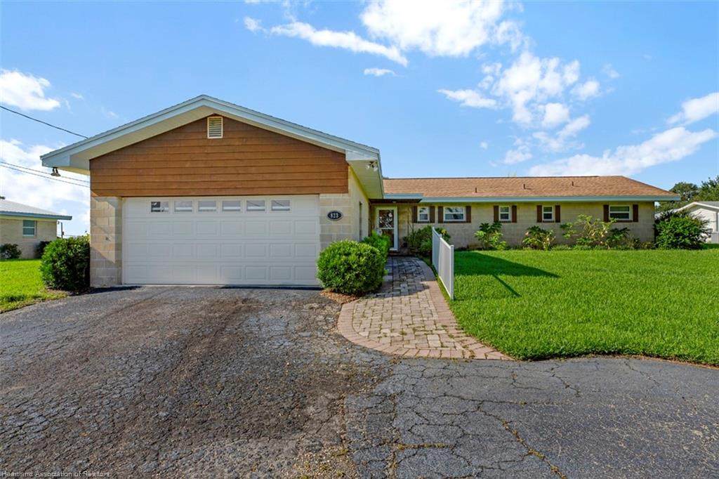 823 Lake Reedy Boulevard - Photo 1