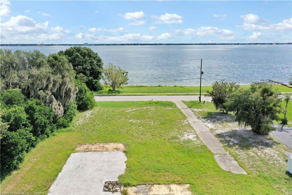 4590 Lakeview Drive - Photo 1