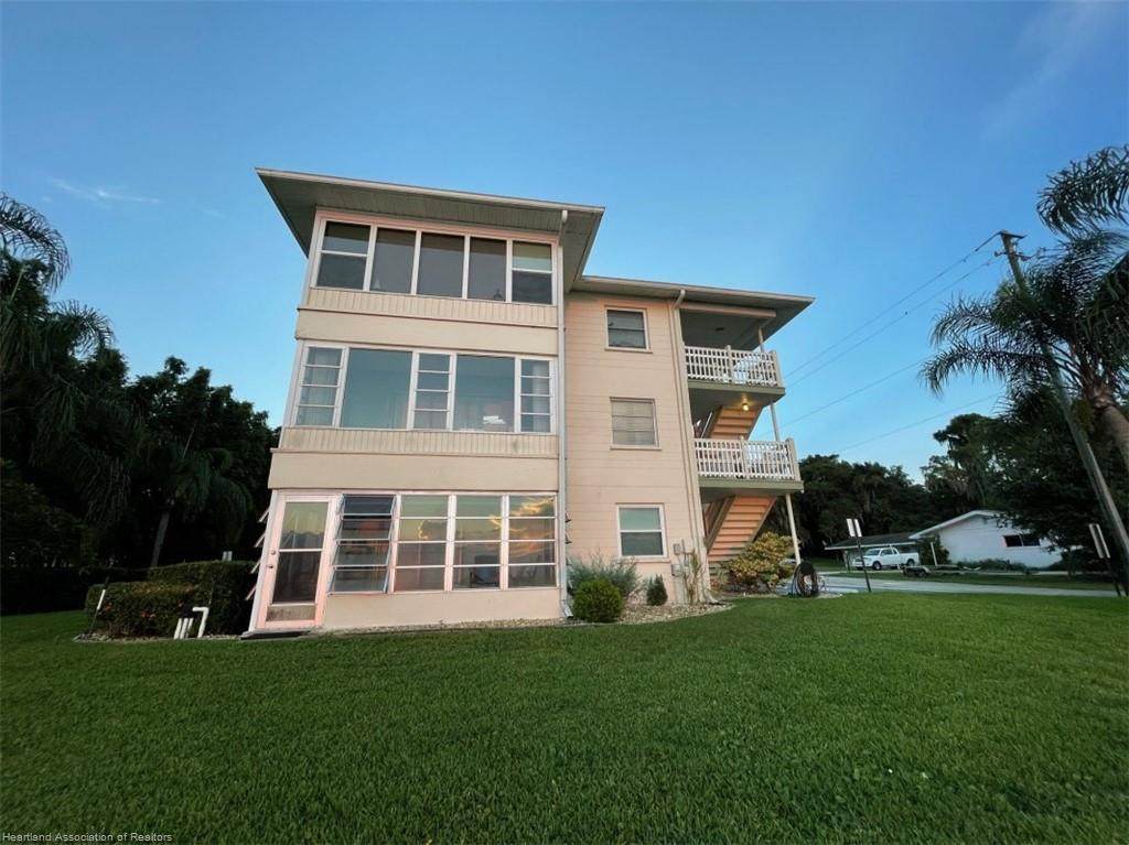 1801 Lakeview Drive - Photo 1