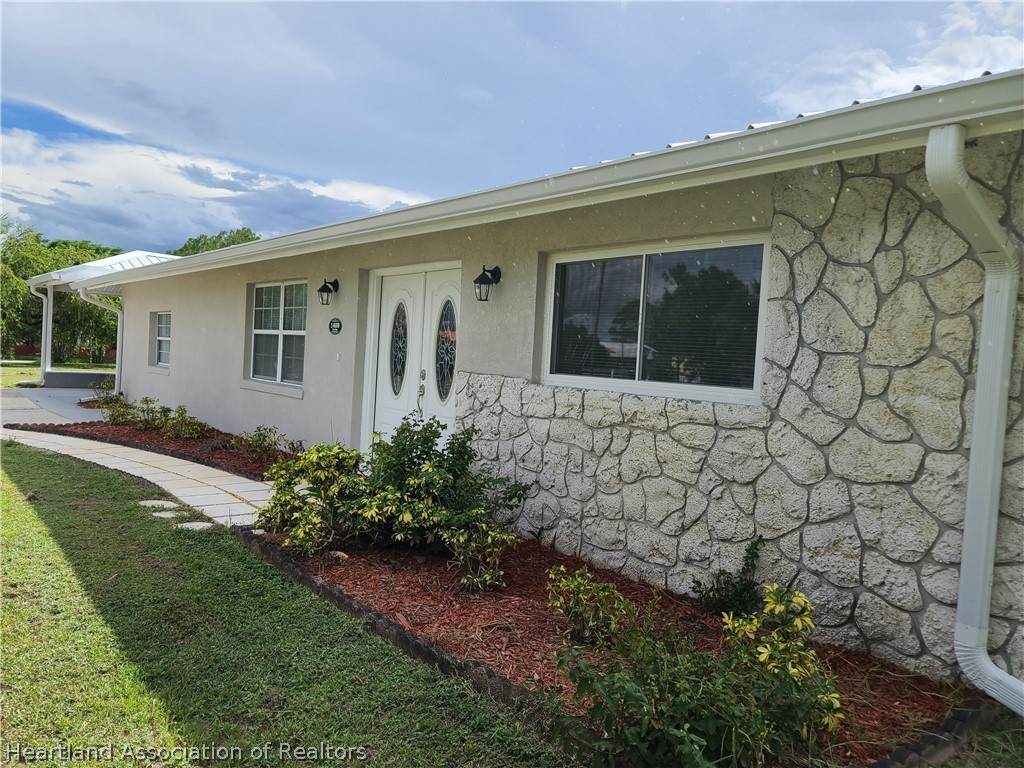1409 Palm Way - Photo 1