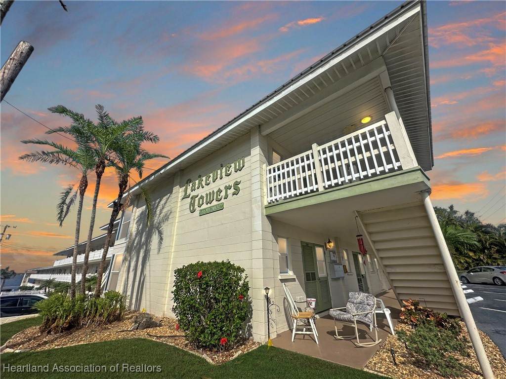 1801 Lakeview Drive - Photo 1