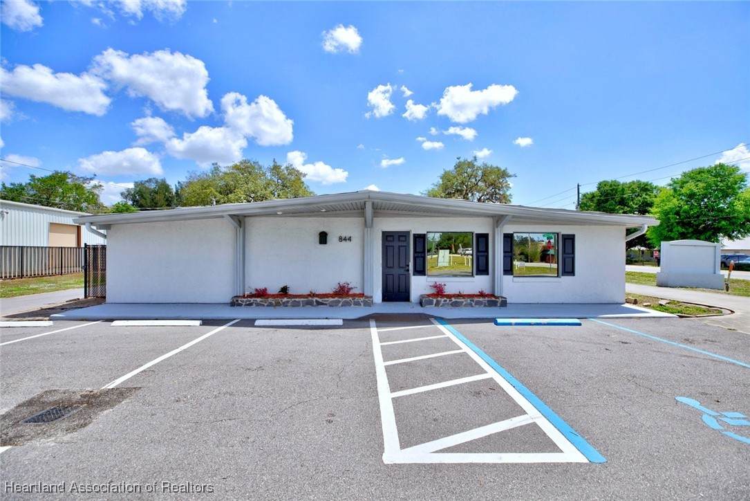 844 Poinsettia Avenue - Photo 1