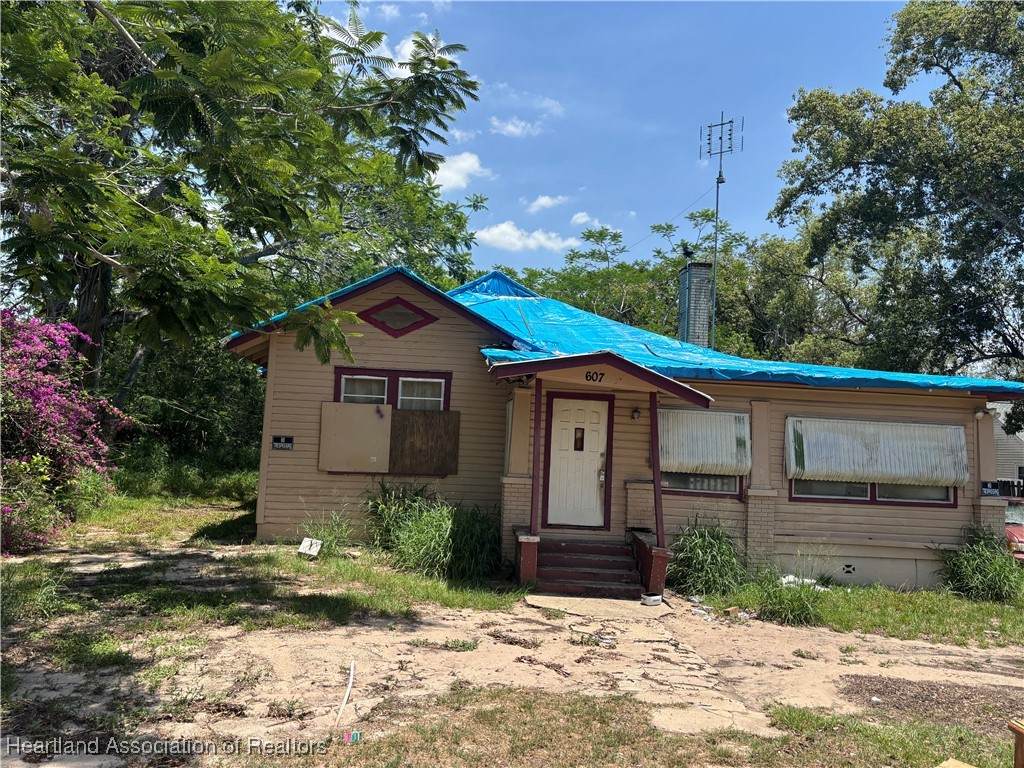 607 Willow Avenue - Photo 1