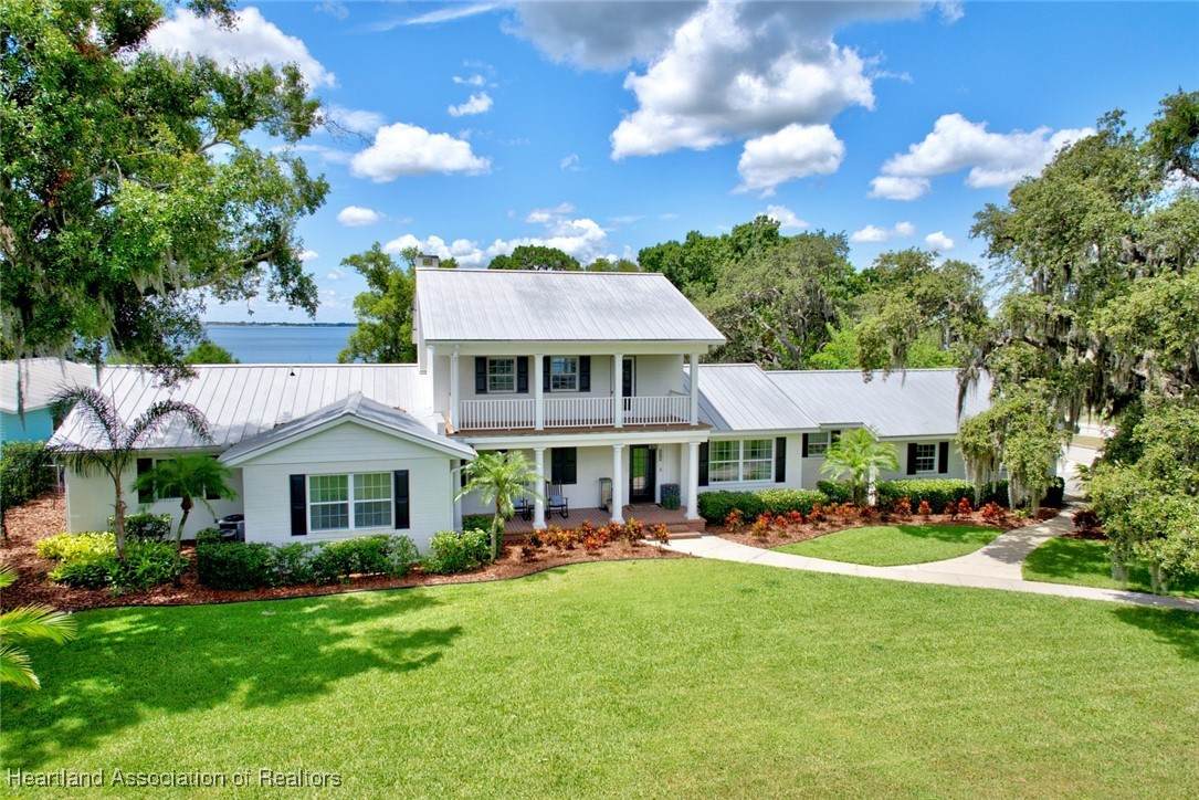 2581 Lakeview Drive - Photo 1