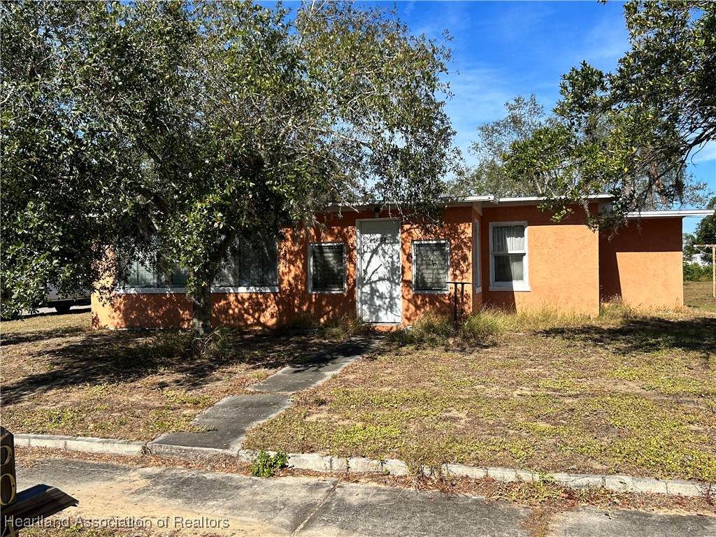 604 Woodlawn Drive - Photo 1