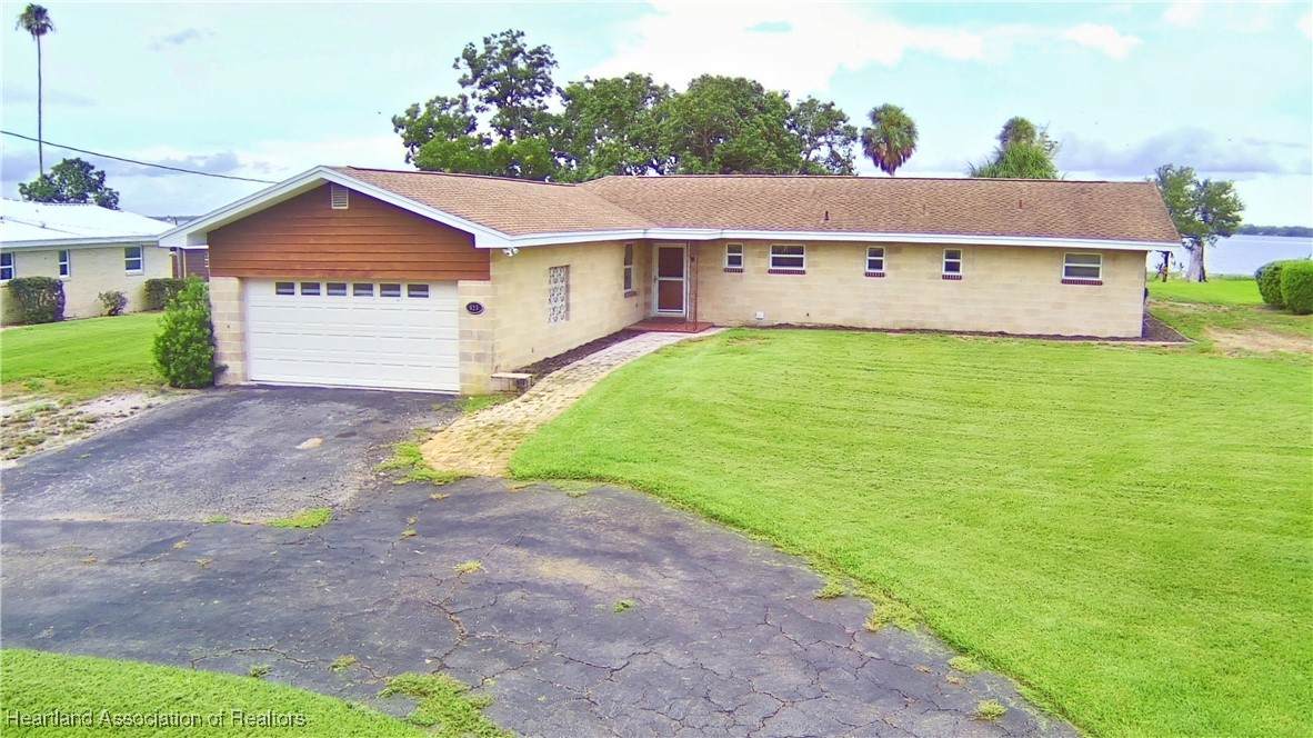 823 Lake Reedy Boulevard - Photo 1