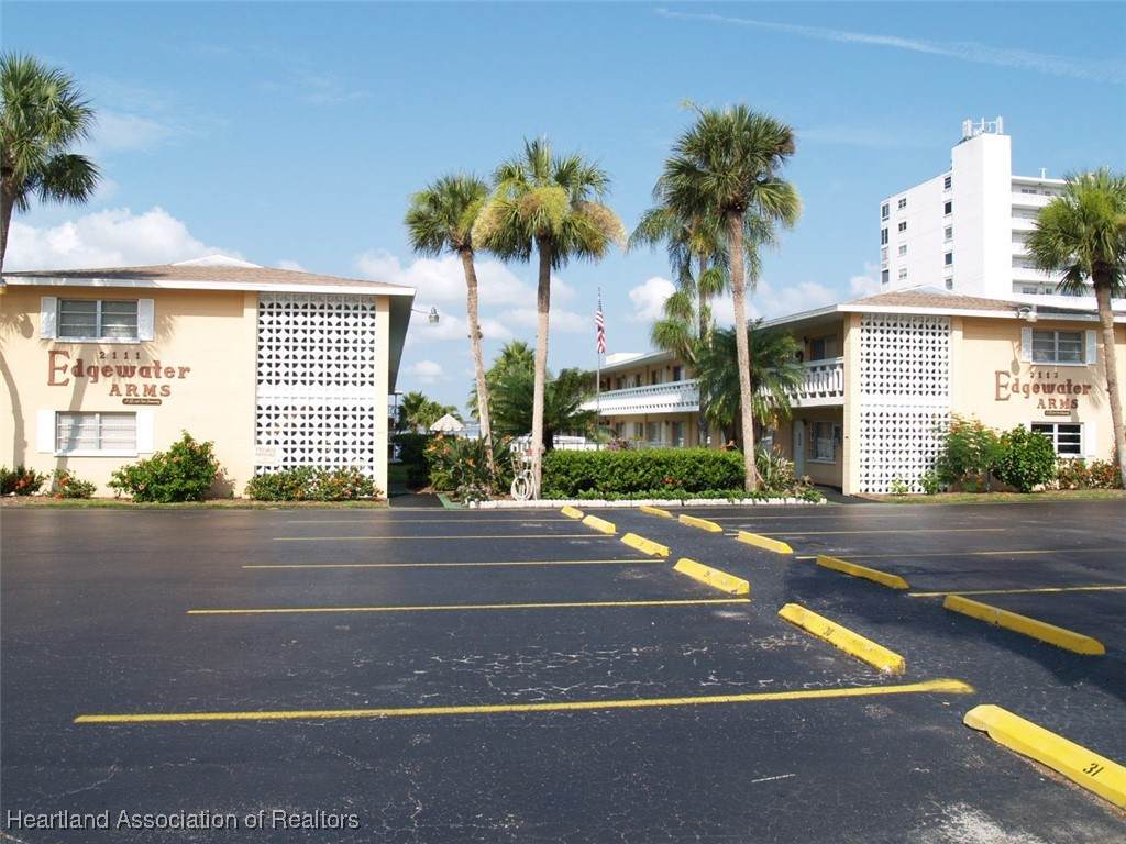 2113 Lakeview Drive - Photo 1