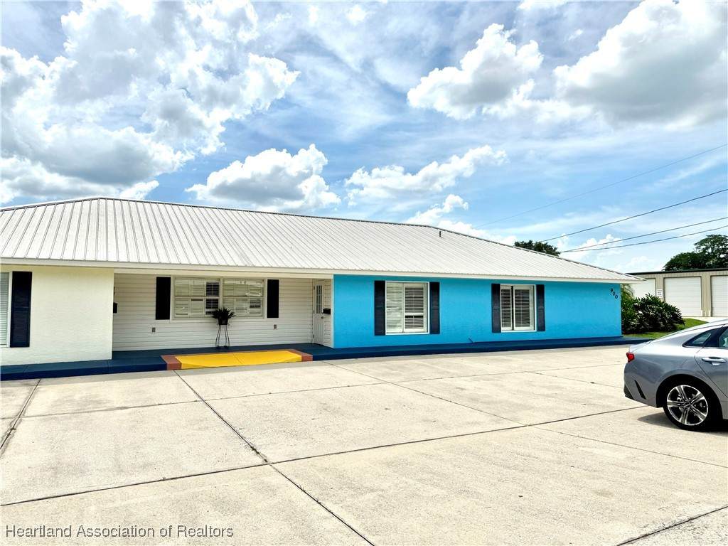 900 Hillcrest Avenue - Photo 1