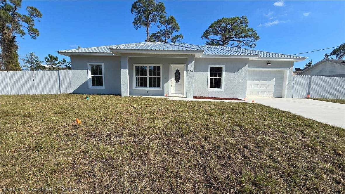 528 Lotus Avenue - Photo 1